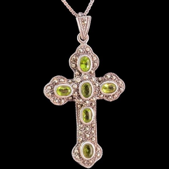 Sterling Peridot Cubic Zirconia Marcasite Cross Pendant Necklace - Picture 1 of 9